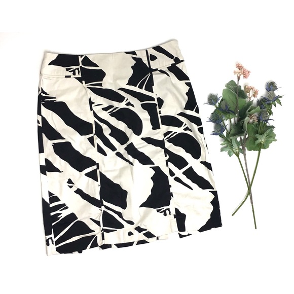New York & Company Dresses & Skirts - New York and Co B&W Print Skirt Size 6
